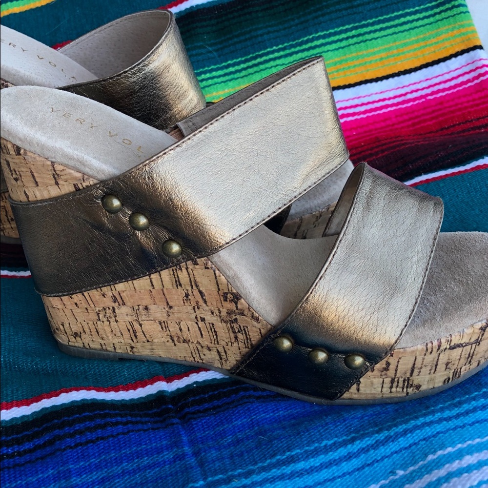 Very Volatile Bronze heel